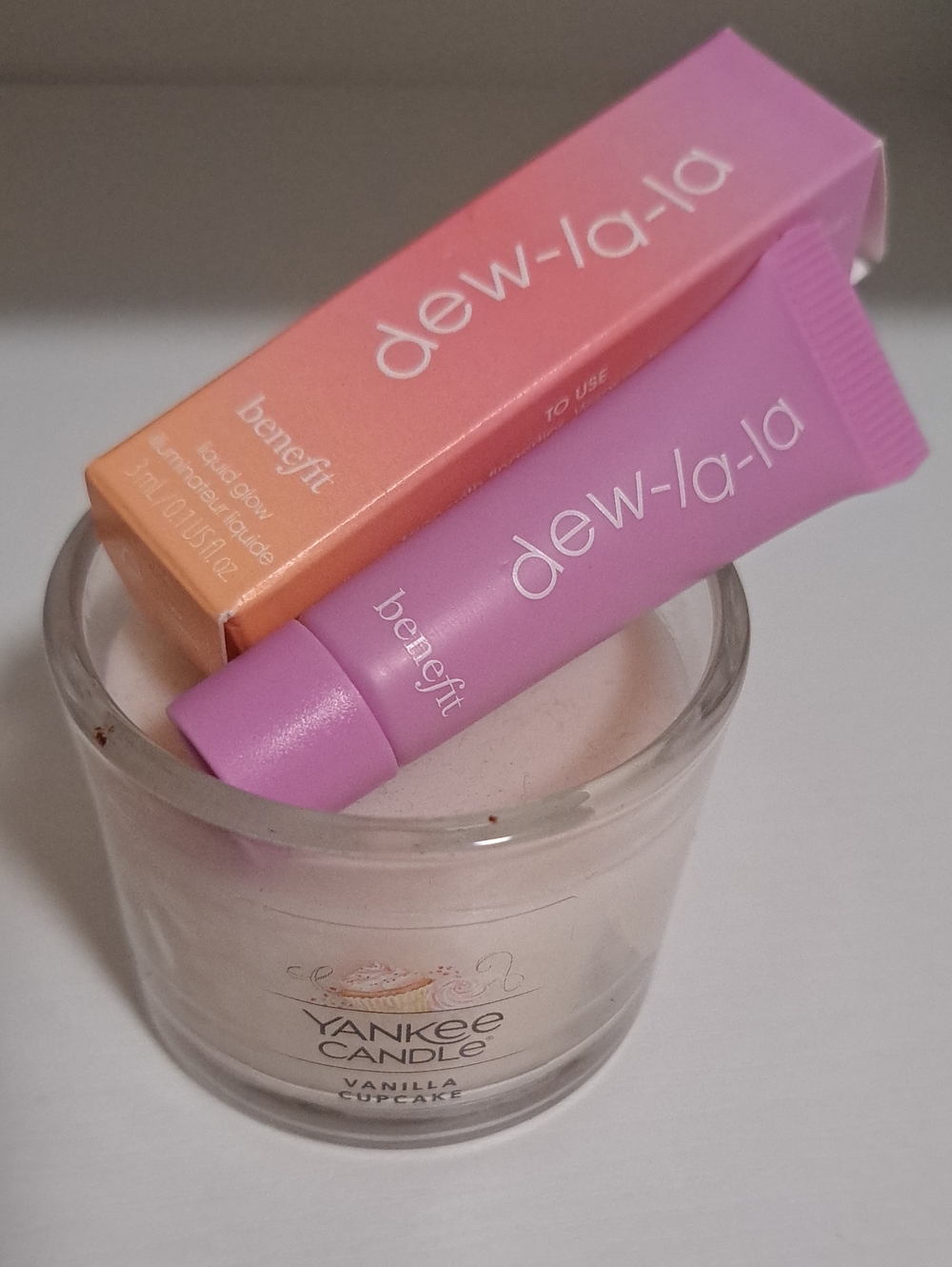 Benefit Dew-la-la Hydrating Glow Highlighter Luna Light Medium. 3ml Mini